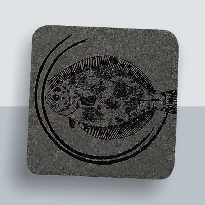 Plattfisch Kühlschrankmagnet von Kladdenjan in schwarz | Kladdenjan