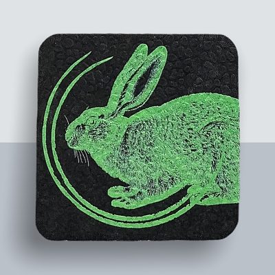 Power Hase Kühlschrankmagnet von Kladdenjan in hellgrün | Kladdenjan