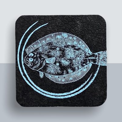 Plattfisch Kühlschrankmagnet von Kladdenjan in weiß | Kladdenjan