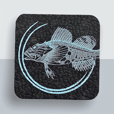 Mehr Meer Fisch Kühlschrankmagnet von Kladdenjan in hellbau | Kladdenjan