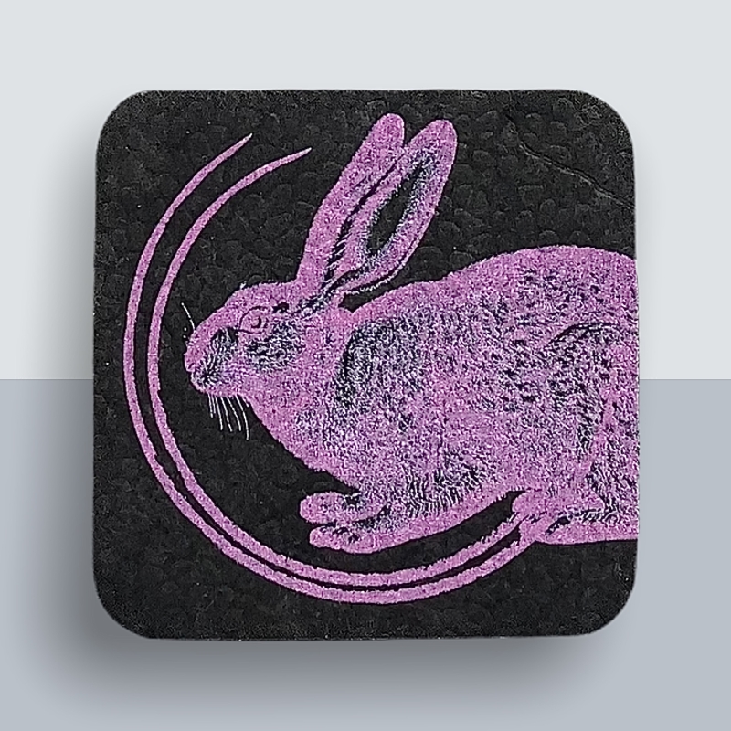 Power Hase Kühlschrankmagnet von Kladdenjan in rosa | Kladdenjan