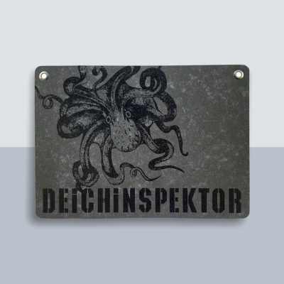 Deichinspektor Krake Große Postkarte von Kladdenjan in schwarz | Kladdenjan