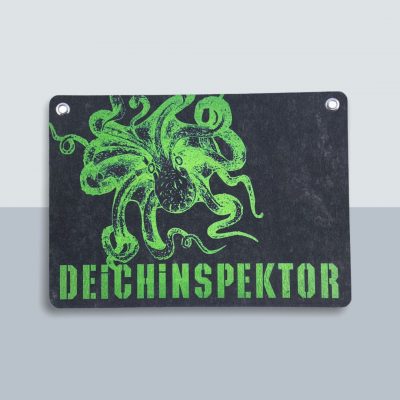 Deichinspektor Krake Große Postkarte von Kladdenjan in hellgrün | Kladdenjan