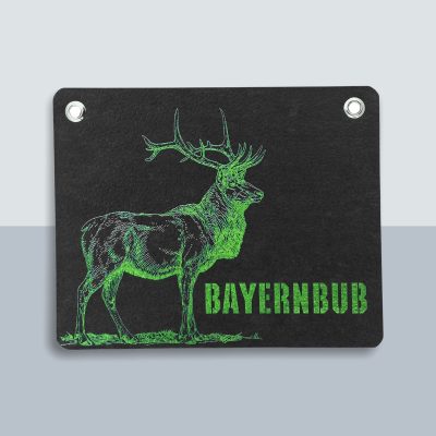 Bayernbub Hirsch Postkarte von Kladdenjan in hellgrün | Kladdenjan