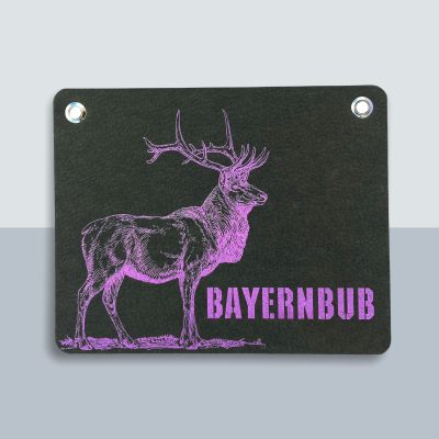 Bayernbub Hirsch Postkarte von Kladdenjan in rosa | Kladdenjan