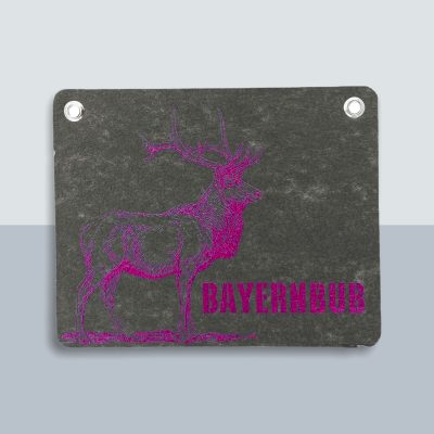 Bayernbub Hirsch Postkarte von Kladdenjan in magenta | Kladdenjan