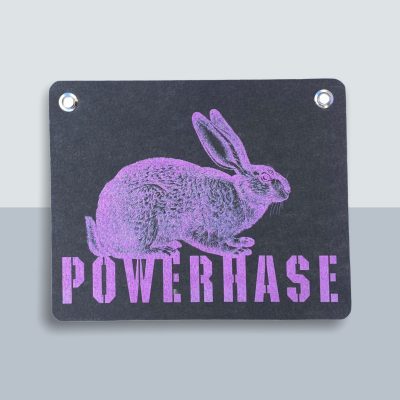 Power Hase Postkarte von Kladdenjan in rosa | Kladdenjan