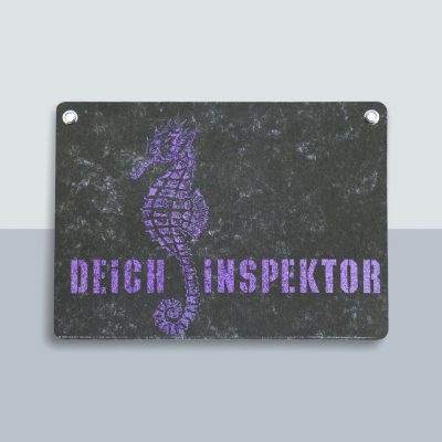 Deichinspektor Seepferdchen Große Postkarte von Kladdenjan in rosa | Kladdenjan