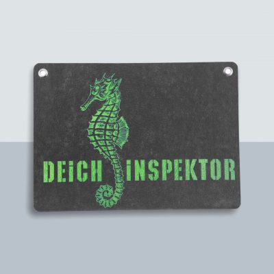 Deichinspektor Seepferdchen Große Postkarte von Kladdenjan in hellgrün | Kladdenjan