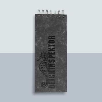 Deichinspektor Seepferdchen Spiralblock von Kladdenjan in schwarz | Kladdenjan